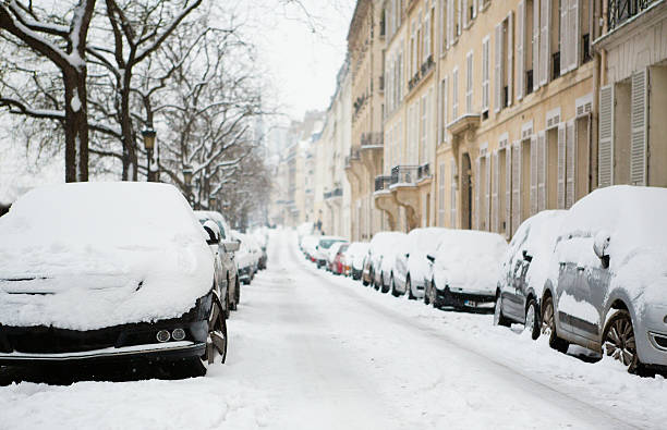 istock Lots of snow in Paris 160626599