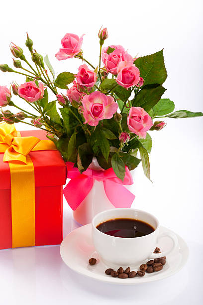 blumen, kaffee und geschenk-box. - coffee bean coffee flower ribbon stock-fotos und bilder