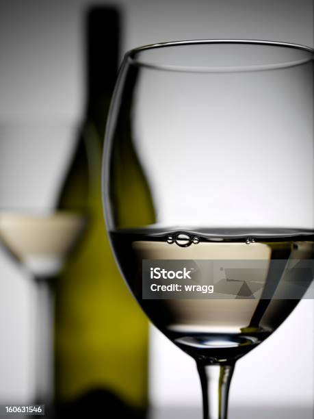 Konzentriere Dich Auf Ein Wein Glas Stockfoto und mehr Bilder von Alkoholisches Getränk - Alkoholisches Getränk, Bildschärfe, Drei Gegenstände