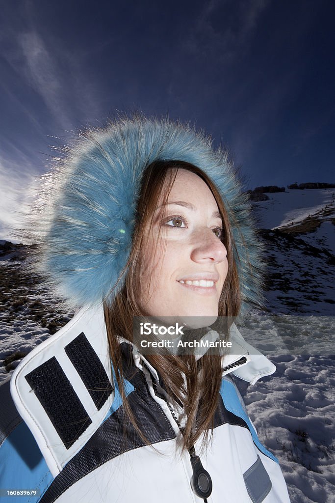 Retrato de una chica en la nieve, XXXL - Foto de stock de Adulto libre de derechos