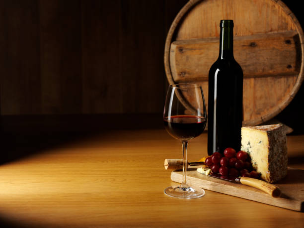 сыр и вино - wine bottle wine rustic liquor store стоковые фото и изображения