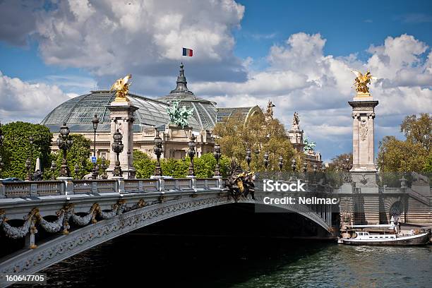 Puente Alexandre Iii En París El Puente Sobre El Sena Foto de stock y más banco de imágenes de Gran Palacio de París