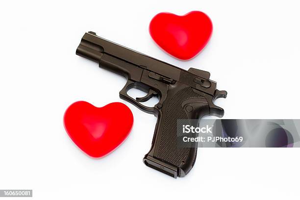 Dos En Forma De Corazón Con Pistola Foto de stock y más banco de imágenes de Acero - Acero, Amor - Sentimiento, Arma