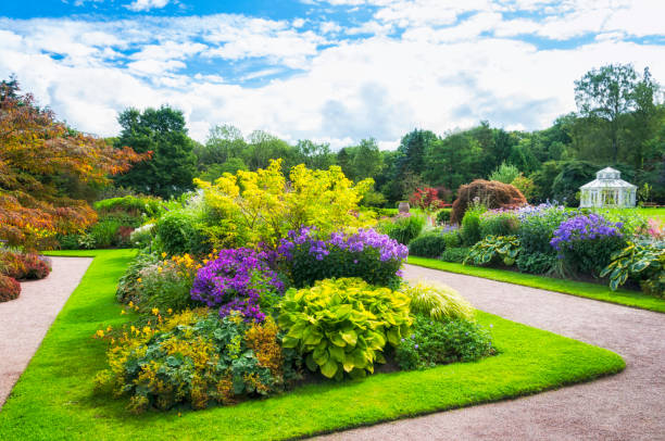 magnifique vue sur le jardin - garden pavilion photos et images de collection