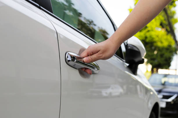 istock Male hand opening car door 1606637872