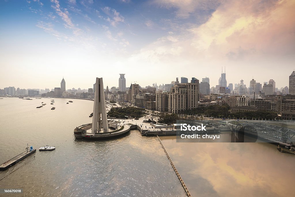 Vista panorámica de the bund in shanghai - Foto de stock de Agua libre de derechos