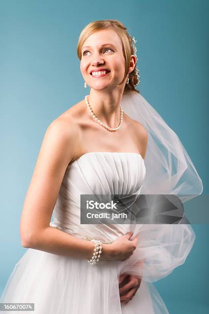 Vestido De Noiva - Fotografias de stock e mais imagens de Adulto - Adulto, Amor, Beleza