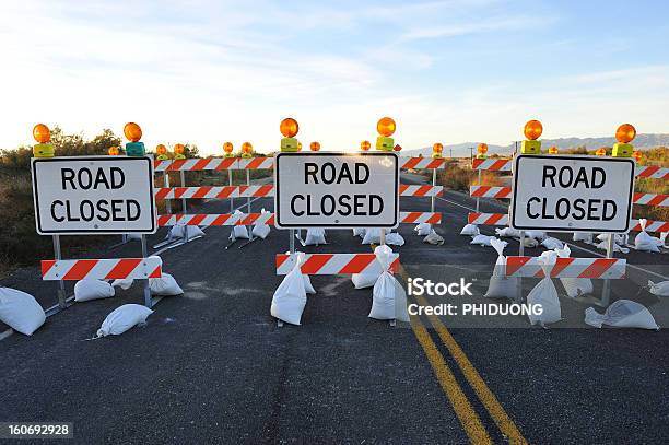 Costruzione Indicazioni Stradali - Fotografie stock e altre immagini di Lavori stradali - Lavori stradali, Autostrada, Coprire