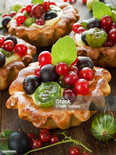 Tartlets - Fotografias de stock e mais imagens de Assado no Forno - Assado no Forno, Azul, Bolacha