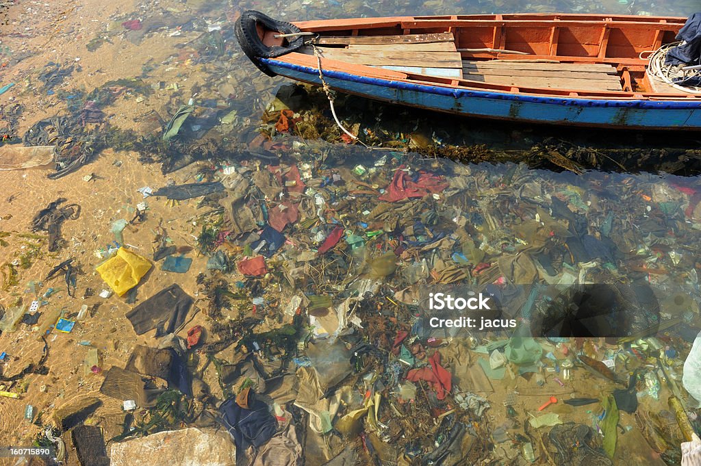 Spazzatura mare - Foto stock royalty-free di Inquinamento
