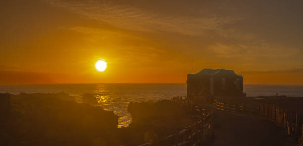Precioso atardecer en Las Puntas, junto a su embarcadero, en la isla canaria de El Hierro.