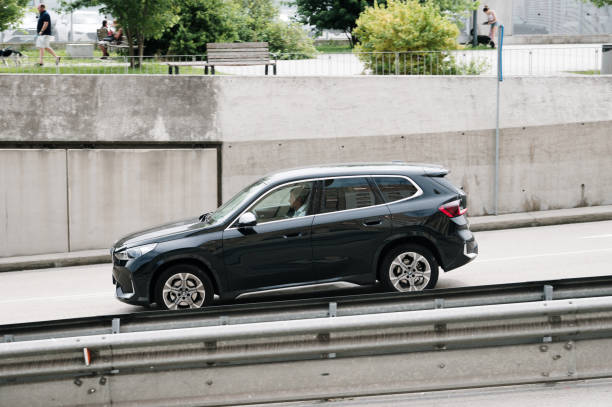 bmw x1 - bell photos et images de collection