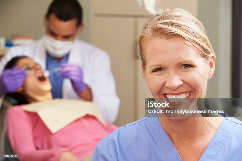 Portrait de dentiste et infirmière en chirurgie dentaire - Photo de Adulte libre de droits