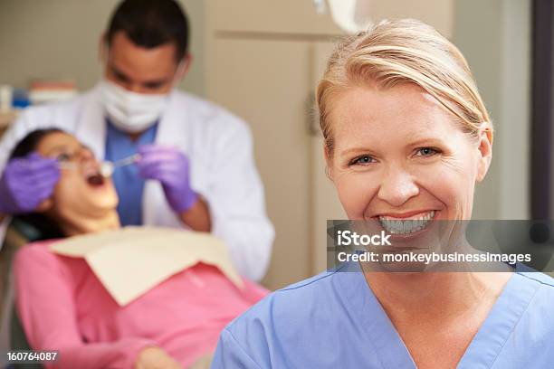 Retrato De Enfermeira Dental Dentista E Em Cirurgia - Fotografias de stock e mais imagens de 20-29 Anos