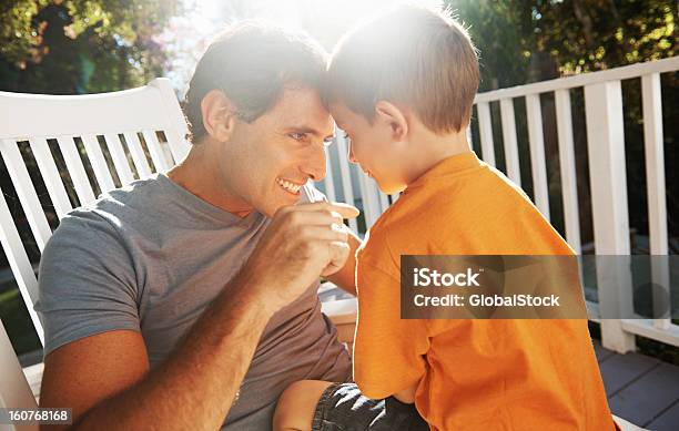 Foto de Tenho Orgulho Do Que Minha Menino e mais fotos de stock de Adulto - Adulto, Amor, Brincar