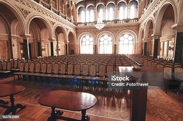 Vacío Sala De Conferencias Foto de stock y más banco de imágenes de Discurso - Discurso, Educación, Pasillo de entrada