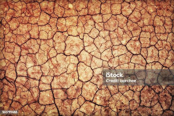 Trockene Rissige Boden Stockfoto und mehr Bilder von Ausgedörrt - Ausgedörrt, Bildhintergrund, Bildkomposition und Technik