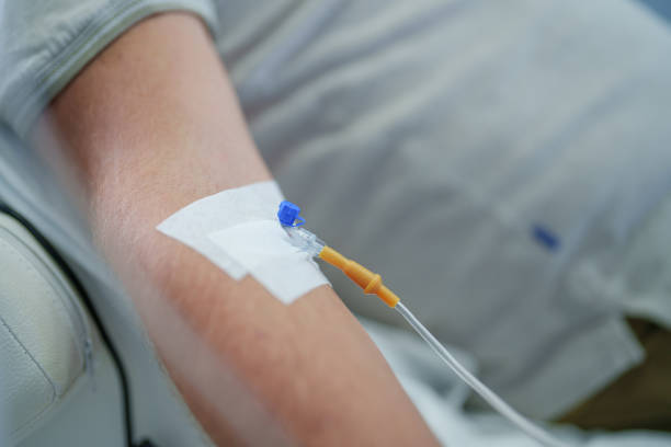 infusión intravenosa - intravenous infusion fotografías e imágenes de stock