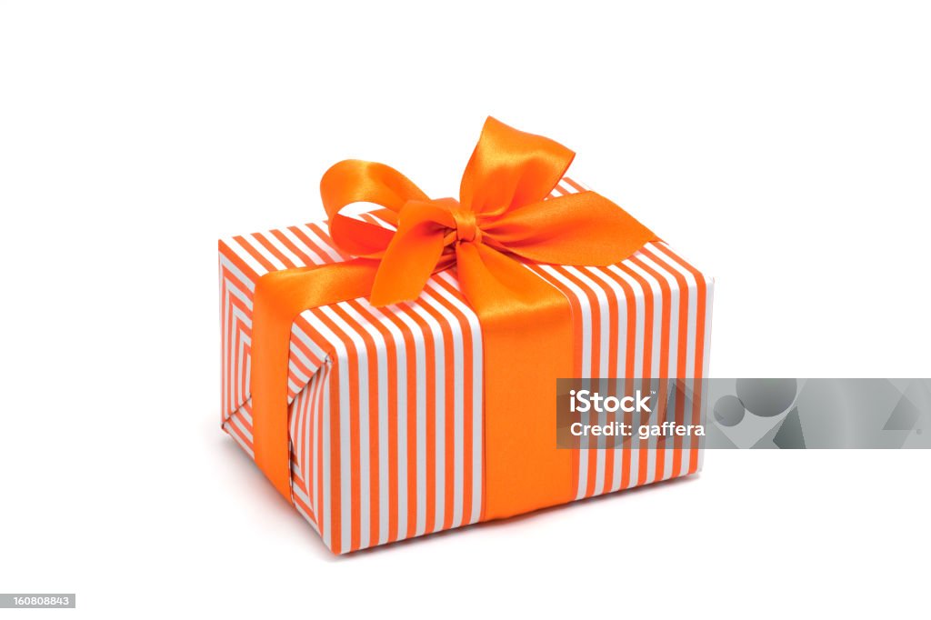 Gift box wrapped in orange stripped paper with an orange bow - 免版稅禮物圖庫照片