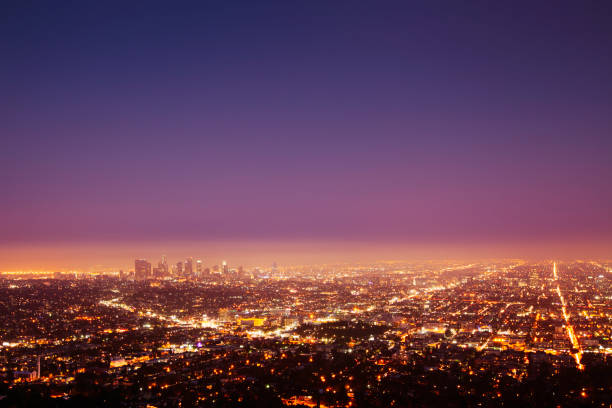 al calar della notte los angeles - city of los angeles city life cityscape night foto e immagini stock