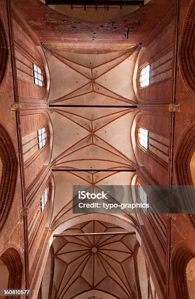 Готическая Церковь — стоковые фотографии и другие картинки Висмар - Висмар, Арка - архитектурный элемент, Архитектура