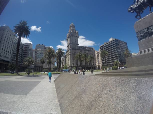 istock Street in Montevideo | Uruguay 1608158647