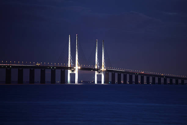 オーレスンブリッジ - öresund ストックフォトと画像