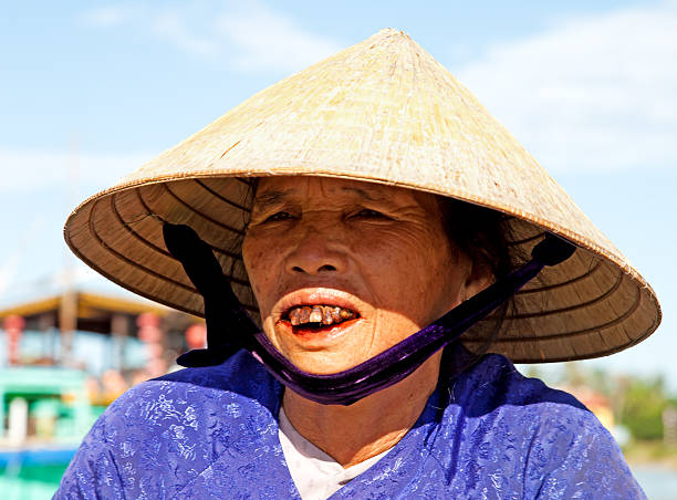 Ved Som Uforudsete omstændigheder Portrait Of Aged Asian Woman Wearing Traditional Conical Hat Vietnam Stock  Photo - Download Image Now - iStock