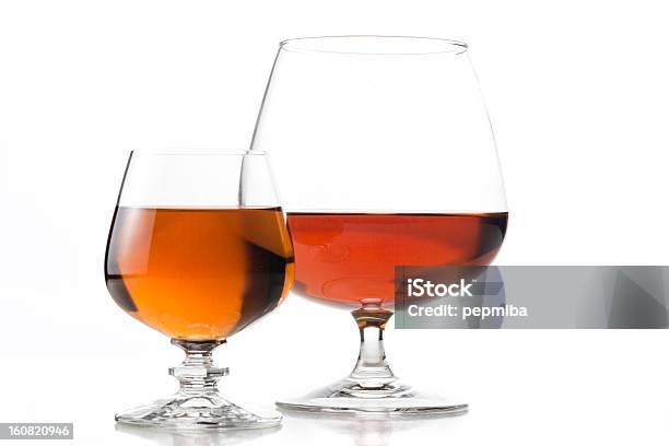 2 つのカップ - グラスのストックフォトや画像を多数ご用意 - グラス, 大きい, 小さい