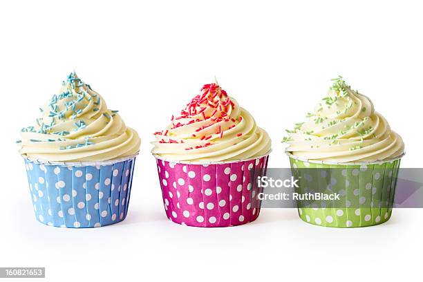 Cupcakes Stockfoto und mehr Bilder von Cupcake - Cupcake, Weißer Hintergrund, Streusel