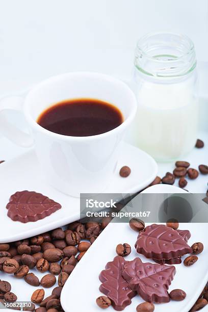 Foto de Xícara De Café Com Chocolate E Leite e mais fotos de stock de Bebida - Bebida, Bebida quente, Café - Bebida