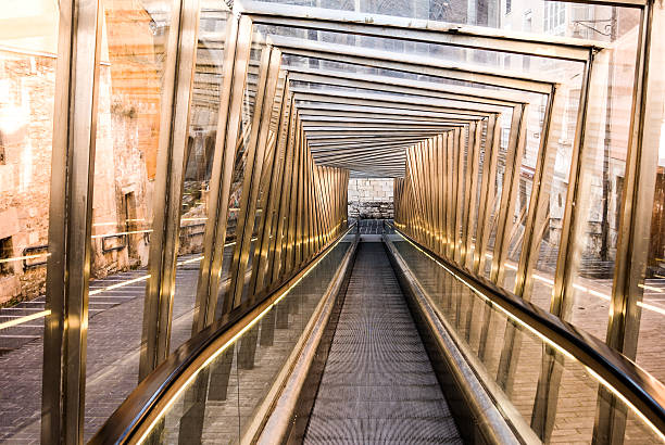 rolltreppen in der altstadt von vitoria - contemporary staircase design escalator stock-fotos und bilder