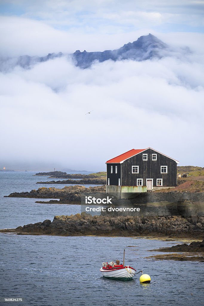 하우스 및 배죠 이스트 아이슬란드 - 로열티 프리 바다 스톡 사진