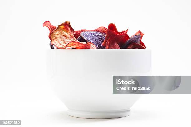 Crisp Chips De Legumes Saudáveis - Fotografias de stock e mais imagens de Alimentação Saudável - Alimentação Saudável, Batata Frita de Pacote, Beterraba - Tubérculo