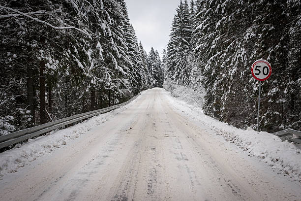 50 km/h geschwindigkeit road sign - poland road number 50 tatra mountains stock-fotos und bilder