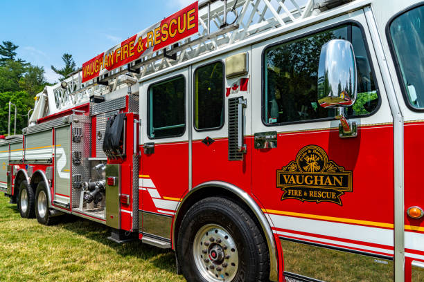 veicolo antincendio e di soccorso nel boyd conservation park al canada day, vaughan, canada - urban scene canada city horizontal foto e immagini stock