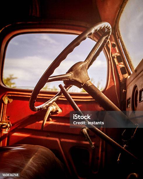 Vintage Camión Foto de stock y más banco de imágenes de Camioneta - Camioneta, Silla de conductor, Asiento de vehículo