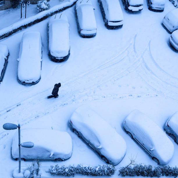 istock Snow, Cars and man 160837533