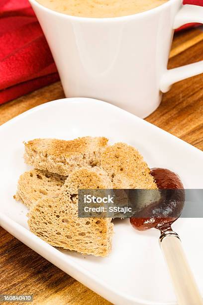 Coração Em Forma De Brinde De Pequenoalmoço Para Namorados Dia - Fotografias de stock e mais imagens de Alimentação Saudável