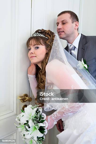 Junge Kaukasischen Russische Paar Hochzeit In Verschlossenen Türen Mit Hörbehinderung Stockfoto und mehr Bilder von Attraktive Frau