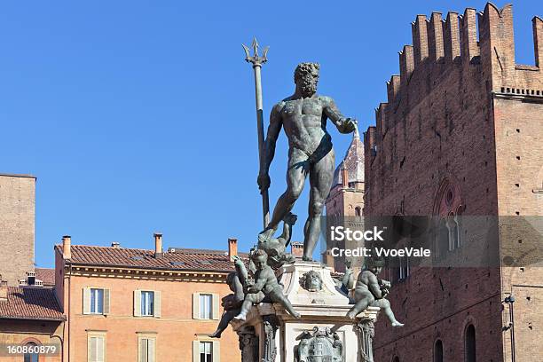 Foto de Fonte De Netuno No Bologna e mais fotos de stock de Bolonha - Bolonha, Palácio, Praça