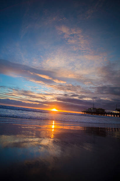 pier de santa mônica - santa monica pier beach panoramic santa monica imagens e fotografias de stock