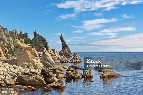 Pedras Cabo Laplace Num Dia Soalheiro - Fotografias de stock e mais imagens de Ao Ar Livre - Ao Ar Livre, Azul, Azul Turquesa