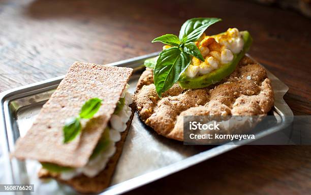 Sanduíche De Pão Torrado - Fotografias de stock e mais imagens de Abacate - Abacate, Alimentação Saudável, Almoço