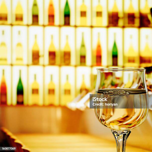 Vinho Branco - Fotografias de stock e mais imagens de Arte, Cultura e Espetáculo - Arte, Cultura e Espetáculo, Bebida, Bebida Alcoólica