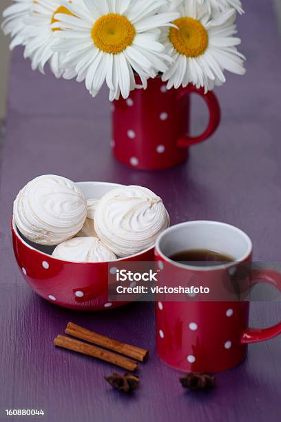 Rojo De Lunares Taza De Té Foto de stock y más banco de imágenes de Alcorza - Alcorza, Alimento, Bebida