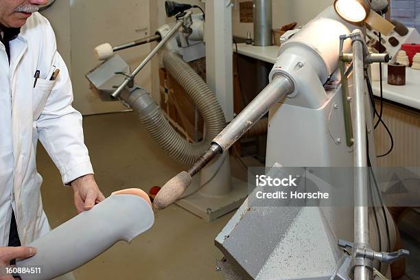 Foto de Trabalhador No Túnel Máquina De Trituração e mais fotos de stock de Adulto - Adulto, Aço, Branco