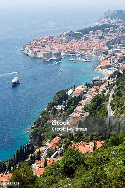 Vista Da Cidade Velha De Dubrovnik - Fotografias de stock e mais imagens de Ao Ar Livre - Ao Ar Livre, Arquitetura, Bairro Antigo