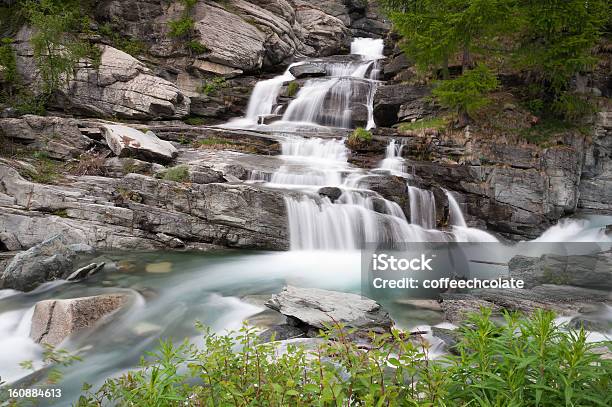 Cascata Lillaz - Fotografias de stock e mais imagens de Cascata - Cascata, Parque nacional de Gran Paradiso, Acidente Natural