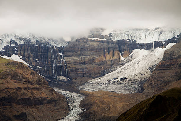 morsarjokull glaciar, islandia, parque nacional de skaftafell - extreme terrain eroded snow landscape fotografías e imágenes de stock